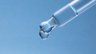 尿素（urea）の溶けた水とグリセリンにヒアルロン酸を配合している美肌水は低刺激で肌に優しく、肌が乾燥しやすい人に効果的な化粧水です。防腐剤や香料などを一切使っておらず、お肌のナイーブな人でも使用することができます。